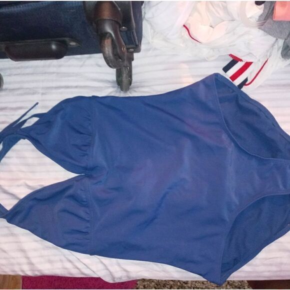 4 bathing suit pieces - Picture 1 of 14